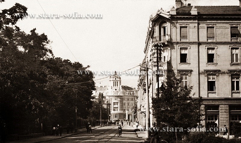 Булевард
        Александър -Поглед от площад Александър; Стара София в снимки