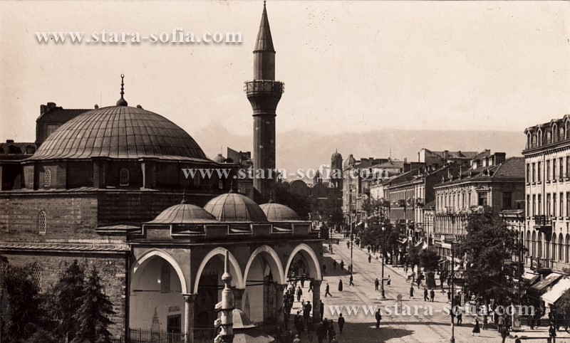 Булевард Мария Луиза - Поглед
от площад Бански към площад Света Неделя - Стара София в снимки
и пощенски картички Булевард Мария Луиза - Поглед от
площад Бански към площад Света Неделя - Стара София в снимки и
пощенски картички