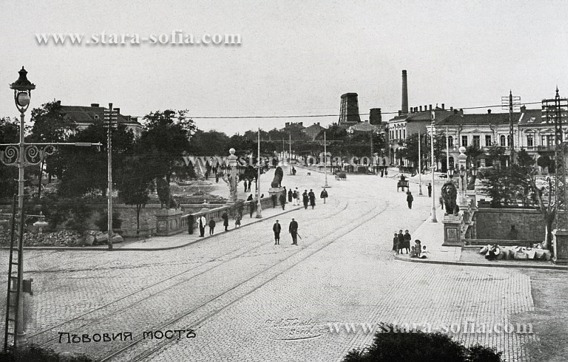 Булевард Мария Луиза - Изглед с Лъвов мост в посока
        гарата - Стара София в снимки и пощенски картички
