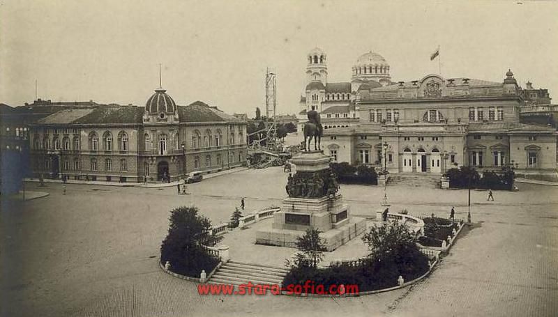 Булевард Цар Освободител - Площад Народно събрание; Стара София в снимки Булевард Цар Освободител - Площад Народно събрание; Стара София в снимки